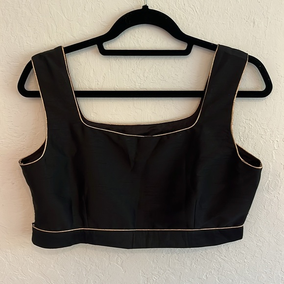 Black Square Neck Crop Top - Picture 2 of 6